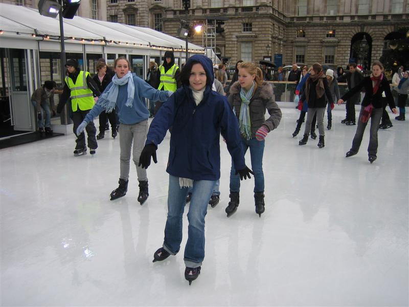 Ice skating 5557